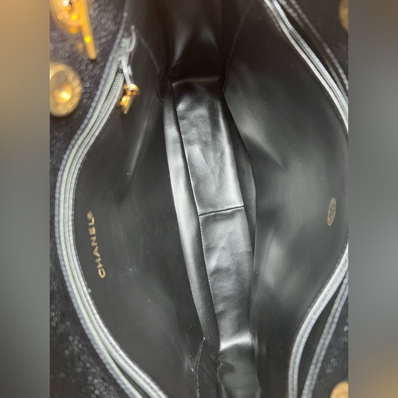 Authentic CHANEL Caviar chain black Tote - Picture 5 of 17